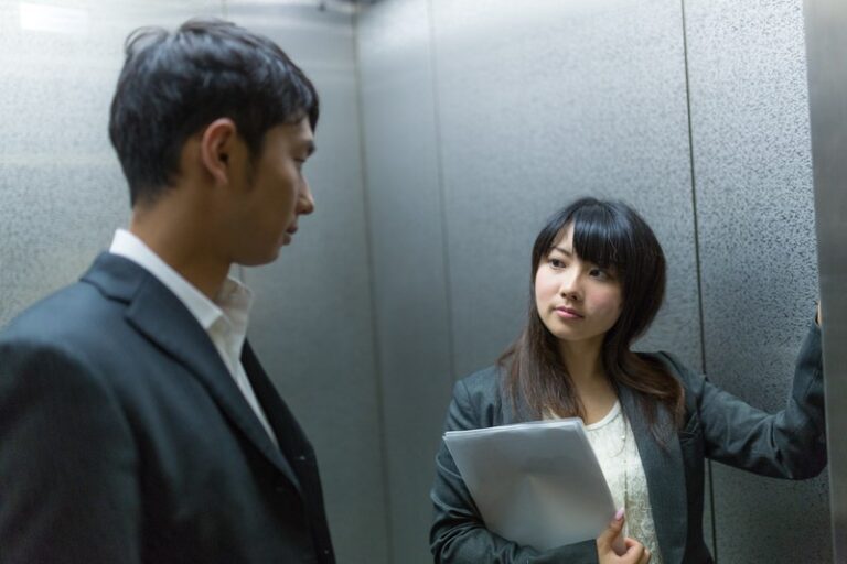 漫画『社内探偵』が意外と面白くて、追ってます